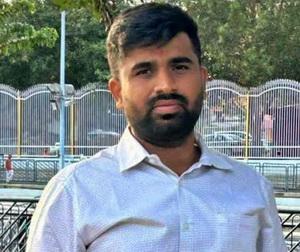 Bengaluru: Young man electrocuted while trying to rescue parrot perched on high-tension pole