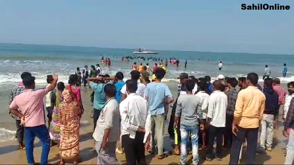 Fishermen stage massive protest against Honnavar Port Project; Police ensure survey completion despite resistance