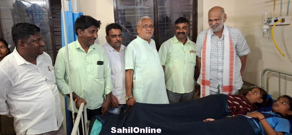 Panic spread at the Government MLA Model Higher Primary School in Mundgod on Friday when 41 students complained of illness shortly after eating the midday meal and were admitted to the taluk hospital.