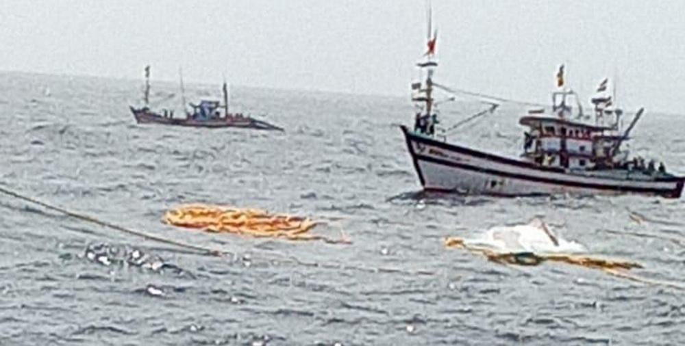 Bhatkal: Boat capsizes near Netrani island; all 30 fishermen rescued safely by nearby boats