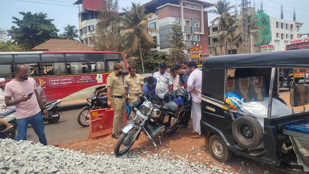 Road accidents in Bhatkal and Sirsi; one child killed, four injured