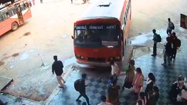 Karnataka: Bus runs over passengers at Haveri bus stand; boy dies, several injured