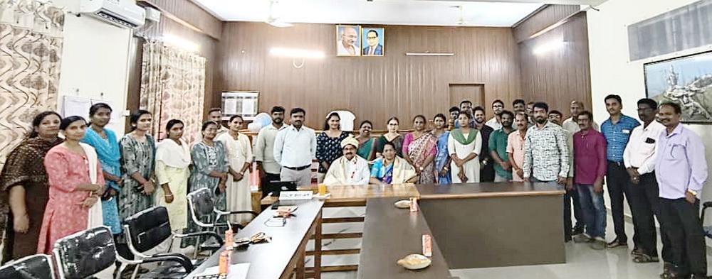Bhatkal: Tahsildar's office bids farewell to employee after 30 years of service