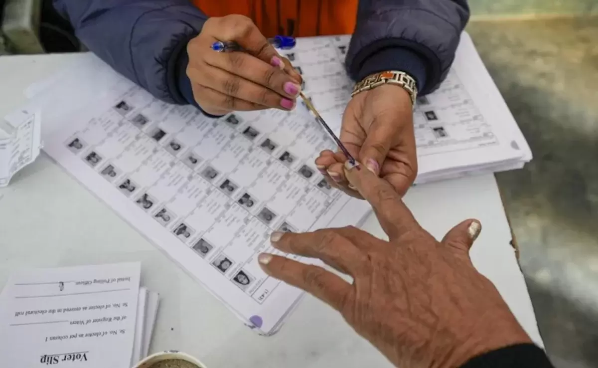 EC mandates paid leave for voters in Bihar; employers violating rule to face penalties