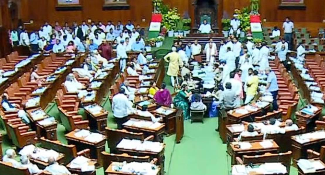 Political chaos in Karnataka Assembly: 18 BJP MLAs suspended