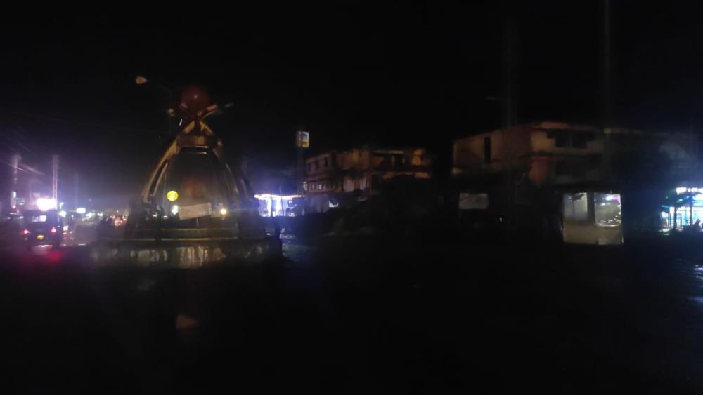 Darkness descends on Bhatkal's National Highway, posing grave risks for pedestrians